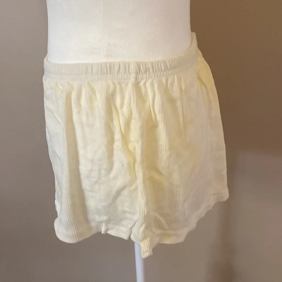 BRANDY MELVILLE KEIRA EYELET SWEATSHORTS, Yellow/White Tie Dye - Picture 4 of 8